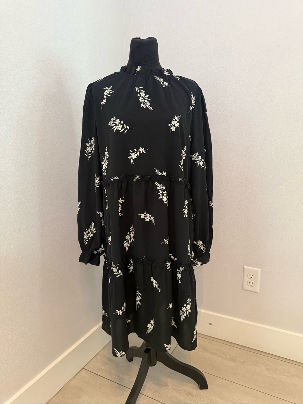 LuLaRoe Black Long Sleeve Dress with White Floral Sprigs#A35